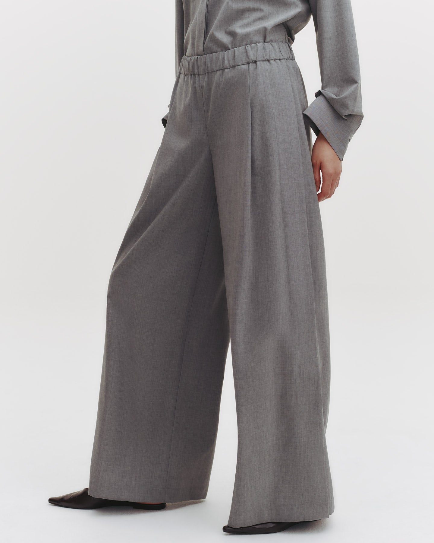 TWP Medium heather grey Eva Pant with Tux Pleat in Ultrafine Stretch Suiting view 3