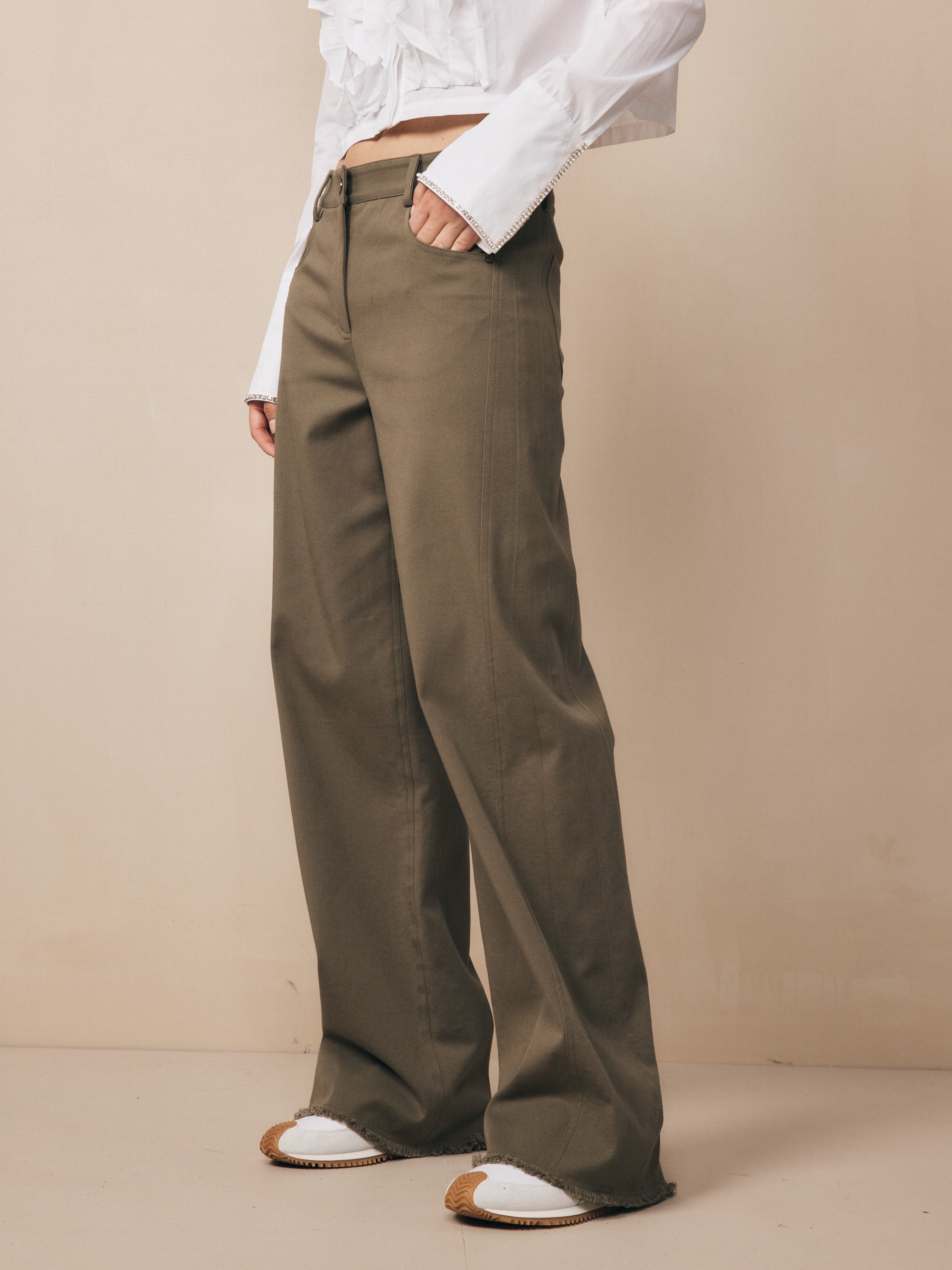 De Bonne Facture | Dark Olive Cotton Corduroy Balloon Trousers – Baltzar