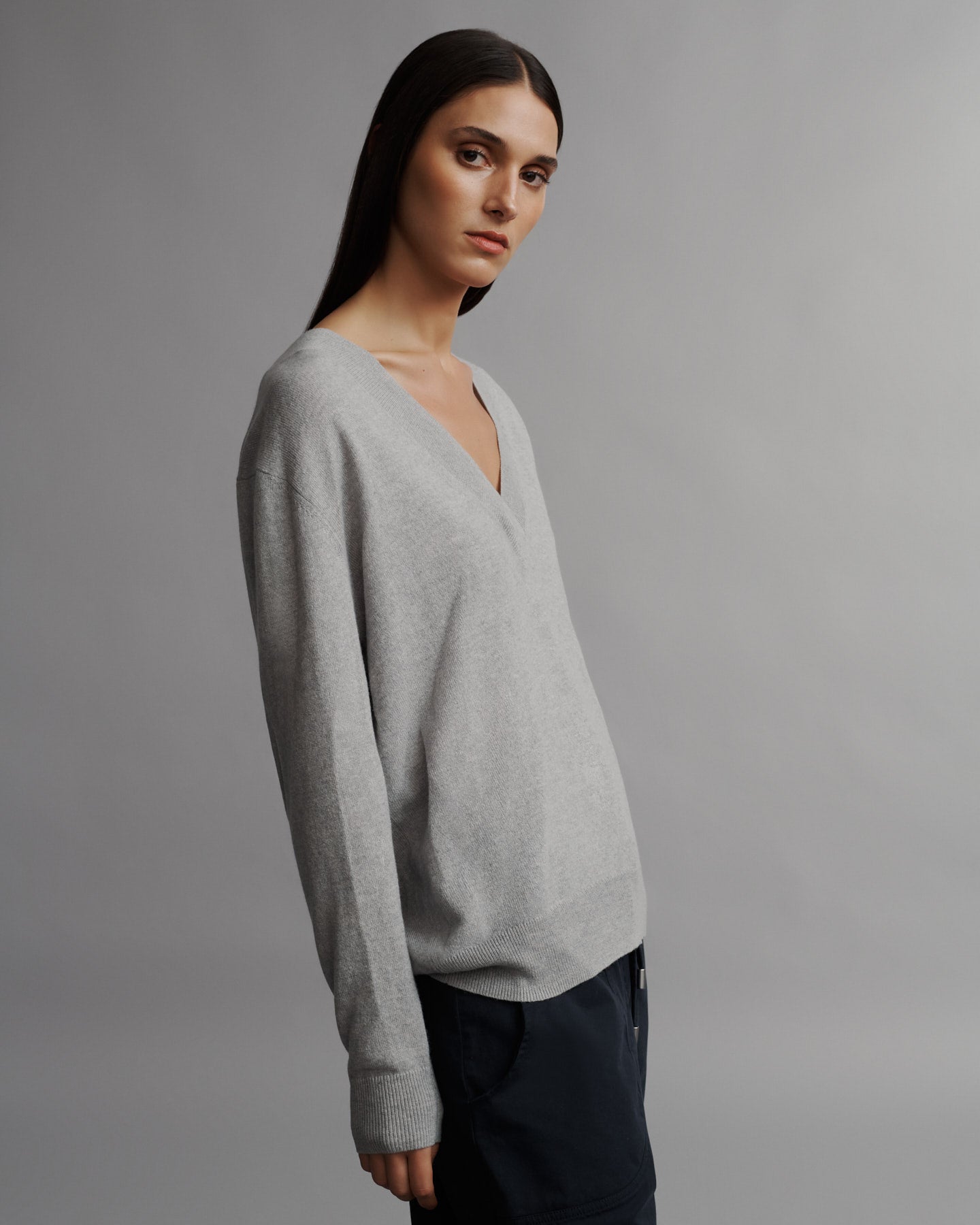 TWP Light heather grey Deep V Sweater in Cashmere view 4